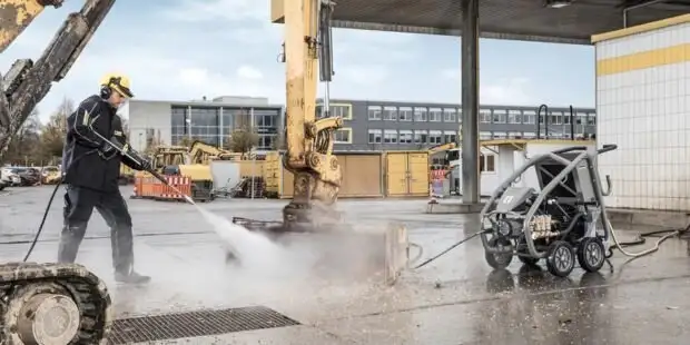 Ultra High Pressure Cleaner